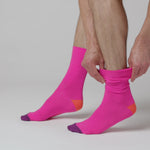 Load and play video in Gallery viewer, 3 Pairs Men&#39;s Colourburst Cotton Socks - Crazy Contrast
