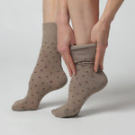 Charger et lire la vidéo dans la visionneuse de la Galerie, Lot de 3 paires de chaussettes en coton à pois numériques pour femme - Marron/Neutre
