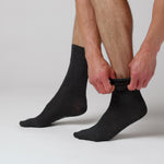 Charger et lire la vidéo dans la visionneuse de la Galerie, 3 paires de chaussettes en bambou pour homme - Noir/Anthracite/Marine
