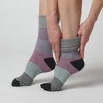 Charger et lire la vidéo dans la visionneuse de la Galerie, Lot de 3 paires de chaussettes en coton pour femme - Rayures noires mélangées
