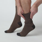 Charger et lire la vidéo dans la visionneuse de la Galerie, Lot de 3 paires de chaussettes en coton Apex pour homme - Marron
