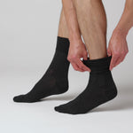 Charger et lire la vidéo dans la visionneuse de la Galerie, Lot de 3 paires de chaussettes en coton à fines rayures Nova pour homme - Noir
