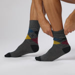 Charger et lire la vidéo dans la visionneuse de la Galerie, Lot de 3 paires de chaussettes en coton à motif losanges pour homme – Mélange rustique
