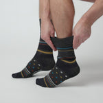 Charger et lire la vidéo dans la visionneuse de la Galerie, 3 paires de chaussettes en bambou pour homme – Mustard Metropolis
