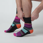 Charger et lire la vidéo dans la visionneuse de la Galerie, Lot de 3 paires de chaussettes en coton pour homme, motif coloré – Vision vibrante
